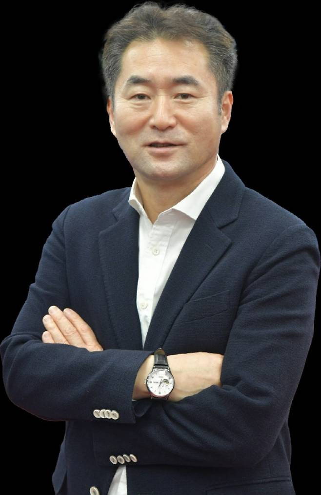 화성시청 탁구단 김형석 창단 감독. 월간 탁구