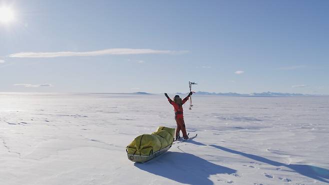 남극 원정 출발 시점의 김영미. 썰매의 무게가 113kg에 달했다.