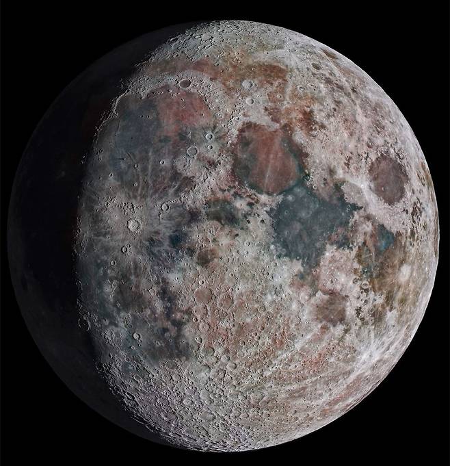 달의 특징들을 잘 보여주는 증강된 이미지. 사진=Darya Kawa Mirza