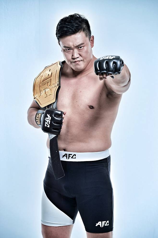 AFC 입식타격기 헤비급 챔피언 시절 명현만. 사진=AFC