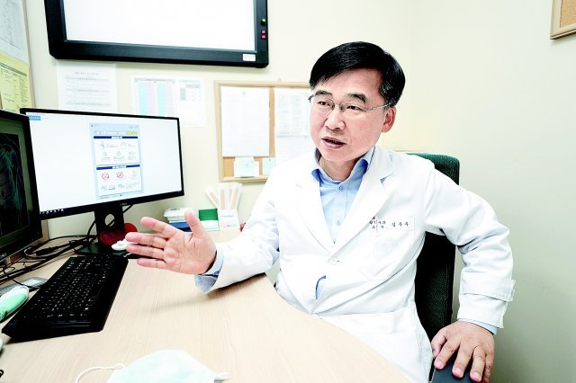 김우주 고려대 구로병원 감염내과 교수가 코로나19 확산 상황에서 안전하게 설 연휴를 보내는 방법에 대해 설명하고 있다. 고려대 구로병원 제공