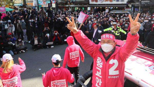 제21대 국회의원 선거 당시 황교안 전 미래통합당 대표 유세 모습 [자료사진]