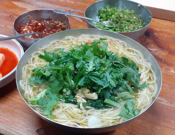 부산의 시장칼국수.