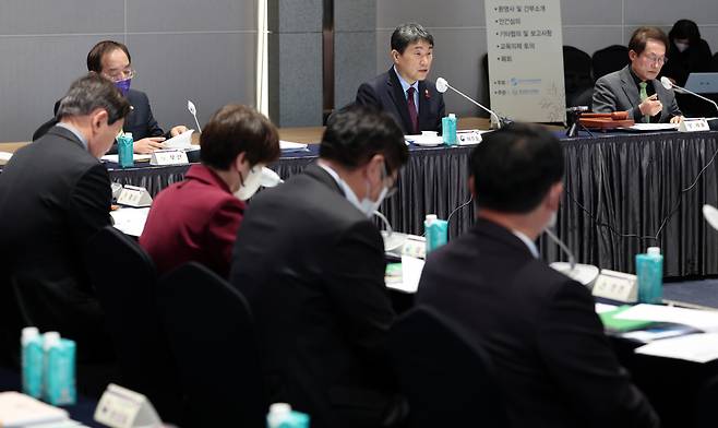 이주호 교육부 장관이 18일 부산 해운대구 누리마루 APEC하우스에서 열린 교육부장관·시도교육감 간담회에서 발언하고 있다. [연합]