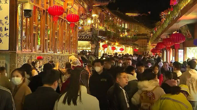 중국 관광지 풍경. 올해 인도 인구가 중국 인구를 추월할 것으로 예상된다.