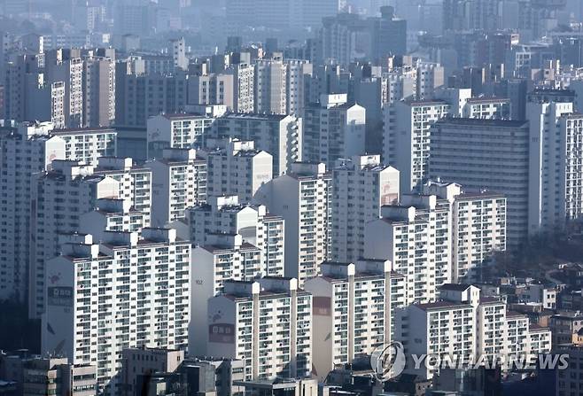 서울 남산에서 바라본 아파트 단지 [연합뉴스 자료사진]