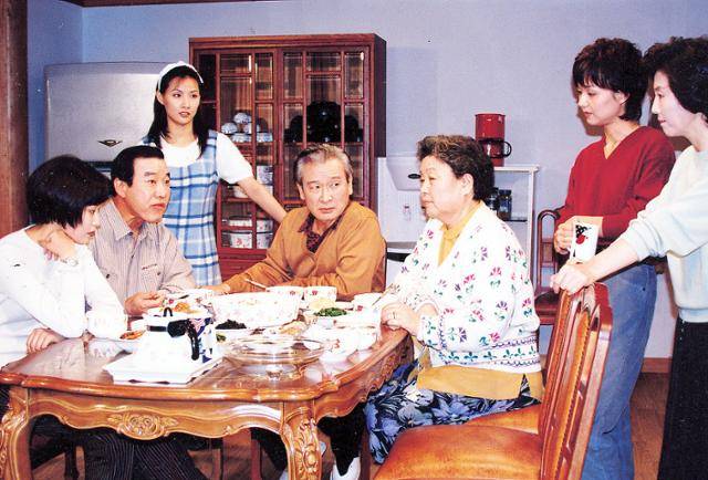 KBS 드라마 '목욕탕집 남자들'(1995년)은 당시 목욕탕 주인집이 누렸던 여유로운 삶을 잘 표현해준다. KBS 제공