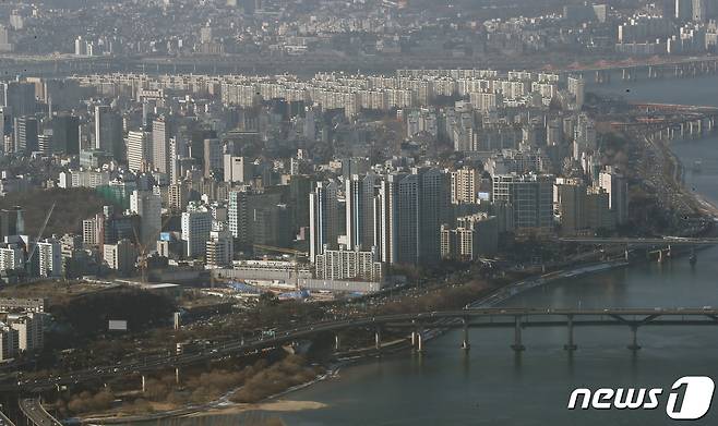 사진은 2일 서울 송파구 롯데월드타워 서울스카이에서 바라본 강남구 아파트 단지 모습. 2023.1.2/뉴스1 ⓒ News1 박세연 기자