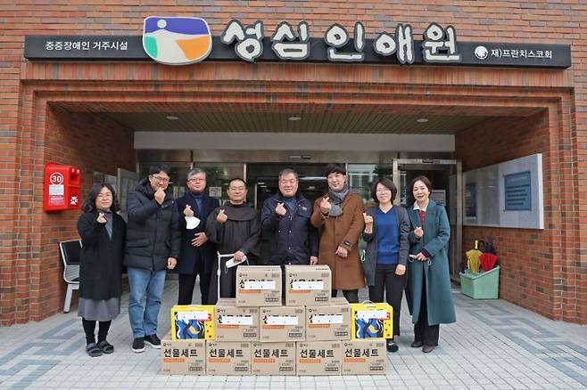 이승화 경남 산청군수가 설맞이 성심인애원 방문했다.