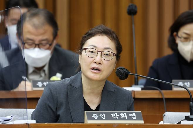 박희영 용산구청장이 지난 6일 서울 여의도 국회에서 열린 핼러윈 참사 진상규명과 재발방지를 위한 국정조사 2차 청문회에서 의원 질의에 답변하고 있다. /뉴스1