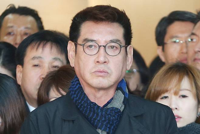 만취 운전으로 사망 사고를 낸 배우 조형기가 MBC에서 퇴출당한 것으로 드러났다. 사진은 지난 2014년 11월 세상을 떠난 배우 김자옥의 발인제가 엄수된 서울 서초구 반포동 서울성모병원에 모습을 드러낸 방송인 조형기. /=뉴스1