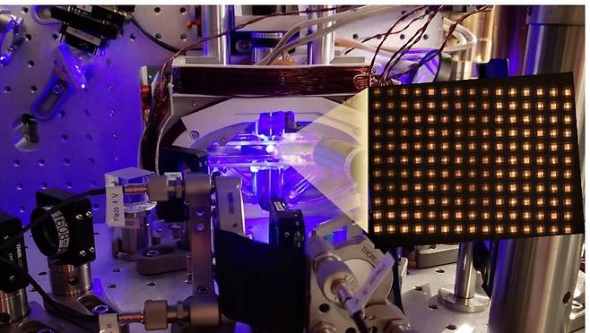 캘텍 연구팀이 제작한 양자시뮬레이터를 이용한 실험 장면 [캘텍 마누엘 엔드레스 교수팀 제공. 재판매 및 DB 금지]