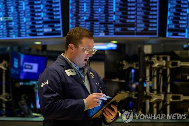 NYSE 입회장에 트레이더의 모습 [연합뉴스 자료사진]