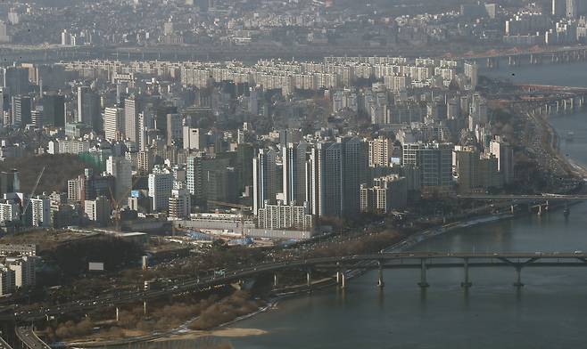 서울 송파구 롯데월드타워 서울스카이에서 바라본 강남구 아파트 단지 모습. /뉴스1