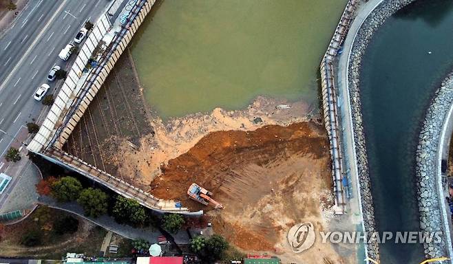 여수 흙막이벽 붕괴 공사장 [여수시 제공. 재판매 및 DB 금지]