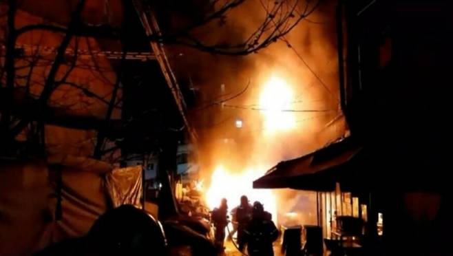 지난 22일 새벽 서울 창신동 청계천 인근 상가 4곳에서 연달아 방화 추정 화재가 발생했다. SBS 방송화면 갈무리