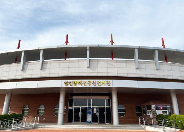 칠천량해전공원전시관은 쓰린 패배를 역사의 교훈으로 삼기 위한 공간이다.