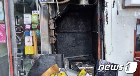 23일 오전 서울 종로구에 위치한 음식점에서 불이 나 직원 등 6명이 대피했다. (종로소방서 제공)