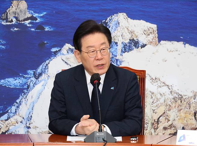 더불어민주당 이재명 대표가 26일 국회에서 열린 난방비 폭탄 민주당 지방정부·의회 긴급 대책회의에서 발언하고 있다. 연합뉴스