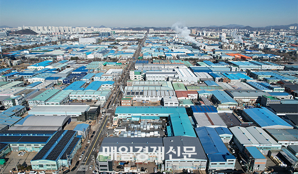 Manufacturing sectors run by South Korea’s SMEs face labor shortages [Photo by Lee Seung-hwan]