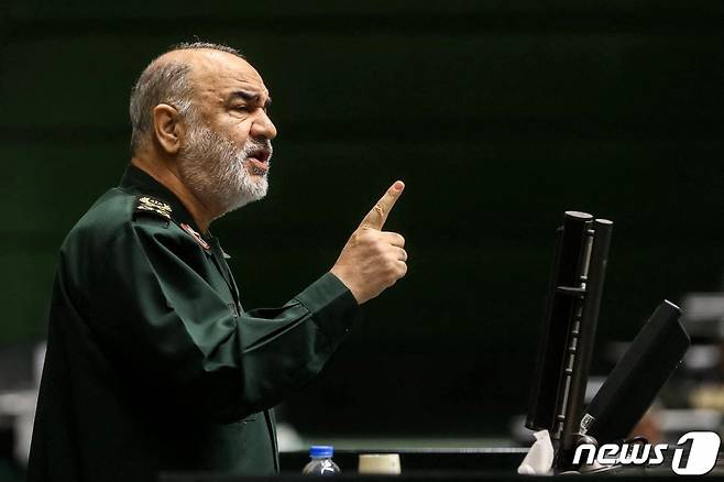 (테헤란 AFP=뉴스1) 우동명 기자 = 호세인 살라미 이란 혁명수비대 총사령관이 22일(현지시간) 테헤란 의회에서 연설을 갖고 “혁명수비대(IRGC)를 테러 단체 목록에 올리려는 유럽연합(EU)의 움직임은 실수”라고 밝히고 있다.  ⓒ AFP=뉴스1  Copyright (C) 뉴스1. All rights reserved. 무단 전재 및 재배포 금지.