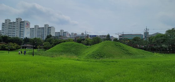 광주광역시 월계동에 있는 마한의 무덤인 장고분. 독특한 무덤 형태를 놓고 한·일간 논쟁이 진행 중이다. [사진 강인욱]