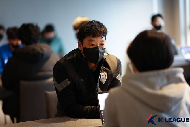 인터뷰하는 염기훈 [한국프로축구연맹 제공. 재판매 및 DB 금지]