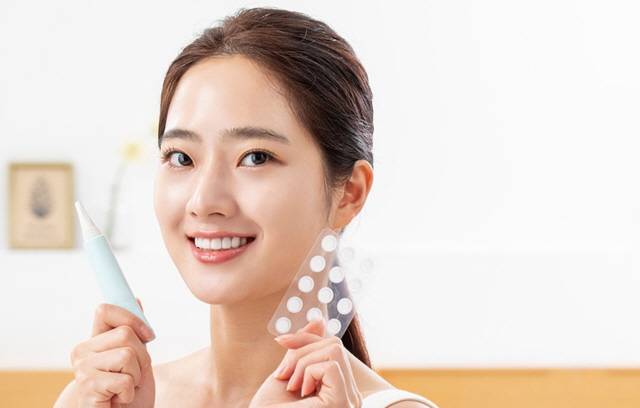 짜기 전과 후에 붙이는 여드름 패치는 성분 차이가 확실해 혼용해서 사용하면 안 된다./사진=클립아트코리아