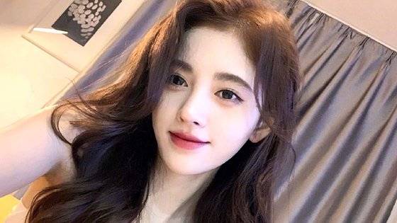 중국 걸그룹에서 활동한 쥐징이(사진). 최근 일본에서는 쥐징이와 같은 중국 미인들의 메이크업 방식을 따라하는 '중화 메이크업'이 유행하고 있다. 사진 웨이보 캡처