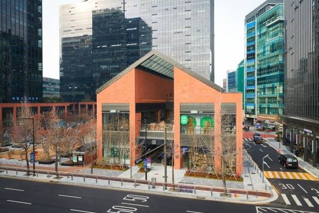 리테일 프롭테크 스타트업 스위트스팟이 임대 대행을 맡은 서울 성수동의 리테일 부동산 '성수낙낙' 전경 / 출처: 스위스스팟 홈페이지