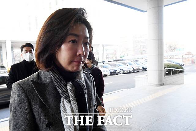 나경원 전 국민의힘 의원이 30일 오전 서울 양천구 서울남부지방법원에서 열린 국회 패스트트랙(신속처리안건) 충돌 사건 관련 공판에 출석하고 있다. /남용희 기자