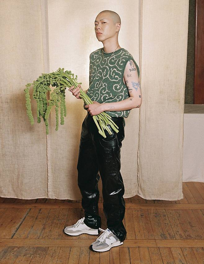 뉴발란스 ‘MS327’ 화보, 2020 모델 혁오와 함께 사진 및 비주얼 디렉팅을 담당했다.