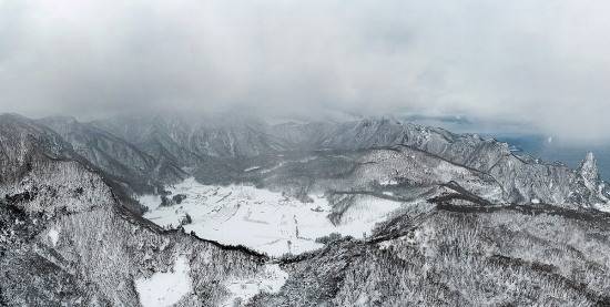 은빛 설경을 자랑하는 눈덮인 나리분지(울릉군 제공)
