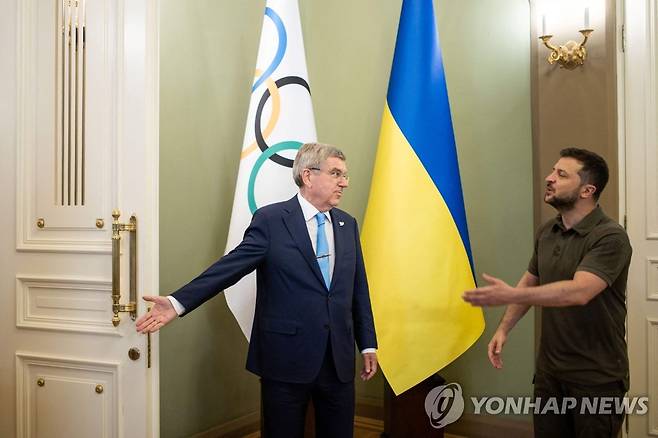 토마스 바흐 IOC 위원장과 젤렌스키 우크라이나 대통령  [AFP=연합뉴스 자료사진]
