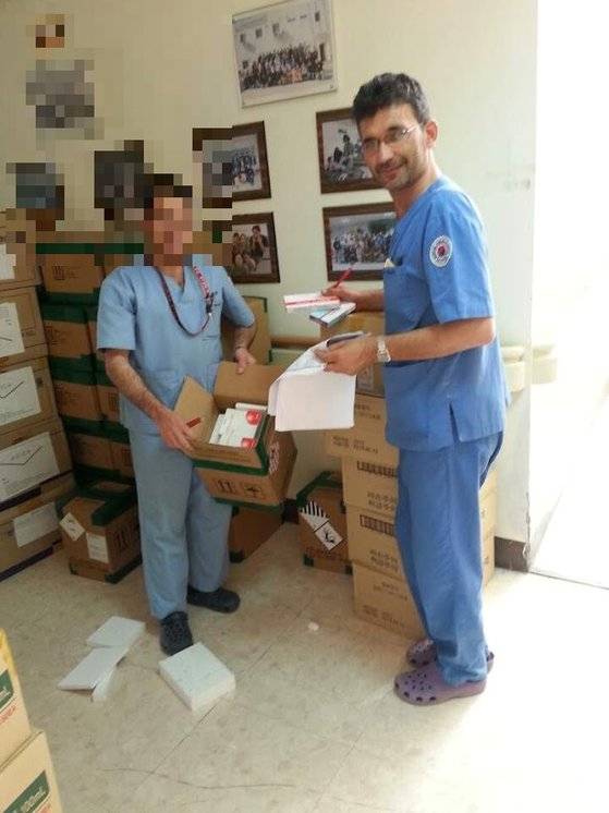 아프가니스탄에서 약사로 근무할 당시 압둘씨. 본인제공