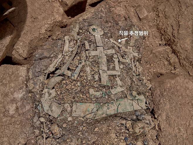 [서울=뉴시스] 창녕 교동과 송현동 고분군 63호분 금동관 출토 상태 및 금동관 안에 쓰는 고깔모양 모자 추정범위 (사진=문화재청 제공) 2023.01.31.  photo@newsis.com *재판매 및 DB 금지