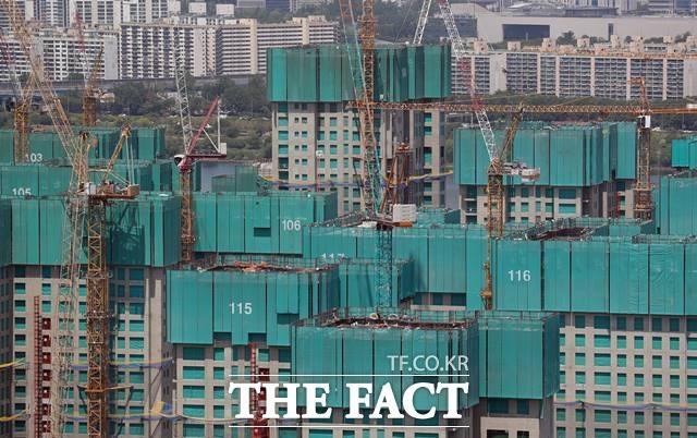 1일 부동산 플랫폼 직방에 따르면 지난달 전국 1순위 청약경쟁률은 0.3대 1로 나타났다. /뉴시스