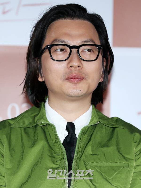 배우 이동휘가 1일 오전 서울 용산구 CGV용산아이파크몰에서 진행된 영화 ‘어쩌면 우린 헤어졌는지 모른다‘ 언론배급시사회 및 기자간담회에 참석해 취재진의 질문에 답하고 있다. '어쩌면 우린 헤어졌는지 모른다'는 사랑하는 사람이 모르는 사람이 되기까지의 과정을 그린 아영(정은채)과 준호(이동휘)의 이별 보고서다. 오는 8일 개봉한다. 서병수 기자 qudtn@edaily.co.kr /2023.02.01