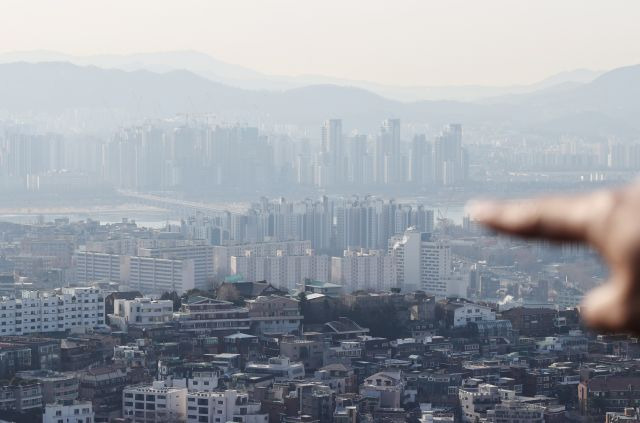 지난 31일 서울 남산에서 바라본 아파트 단지의 모습. 연합뉴스