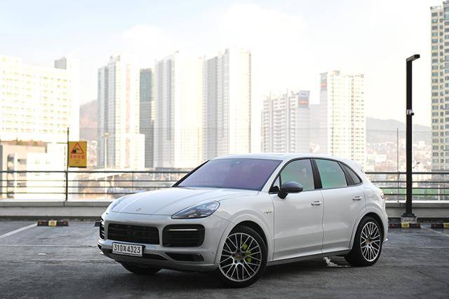 포르쉐 E-하이브리드 플래티넘 에디션