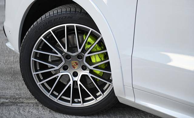 포르쉐 E-하이브리드 플래티넘 에디션