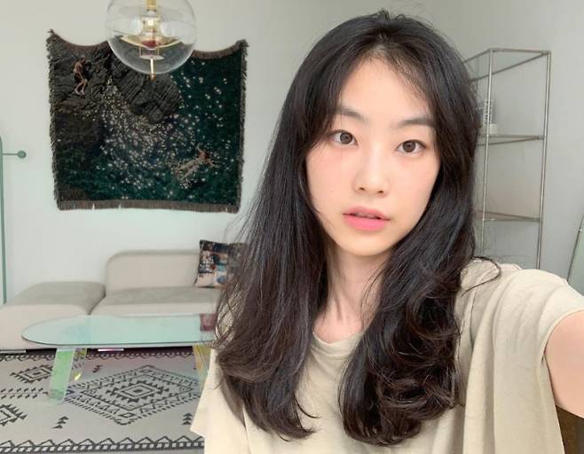 걸그룹 그룹 이달의 소녀 소속사 블록베리크리에이티브가 전 멤버 츄의 연예 활동 금지 내용을 담은 진정서를 제출한 가운데, 배우 전수진이 츄를 공개 응원했다. /사진=전수진 인스타그램