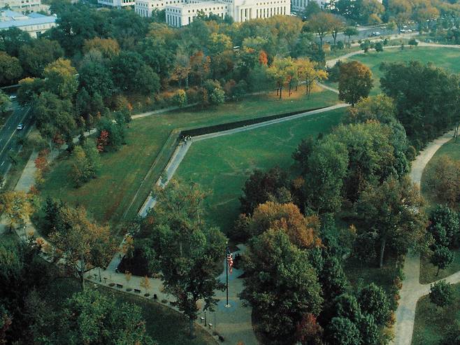 Vietnam Veterans Memorial, 1982 National Mall, Washington D.C. [마야 린 공식홈페이지 캡쳐]