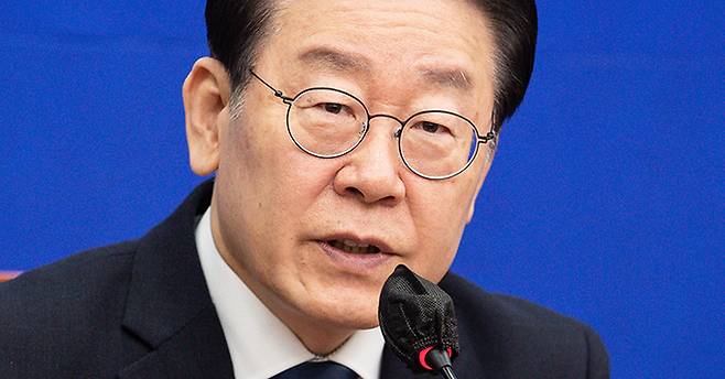 이재명 더불어민주당 대표가 지난 1일 서울 여의도 국회에서 열린 최고위원회의에서 모두 발언을 하고 있다. 뉴스1