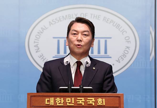 안철수 국민의힘 당대표 후보가 3일 오전 서울 여의도 국회 소통관에서 현안관련 긴급 기자회견을 하고 있다. /뉴시스