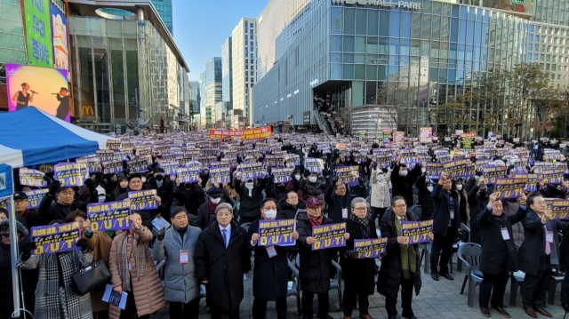 수기총, 동반연, 진평연 등 1200여개 단체 관계자들이 3일 서울 마포구 상암동 MBC 사옥 인근에서 대규모 집회를 열고 있다. 수기총 제공.