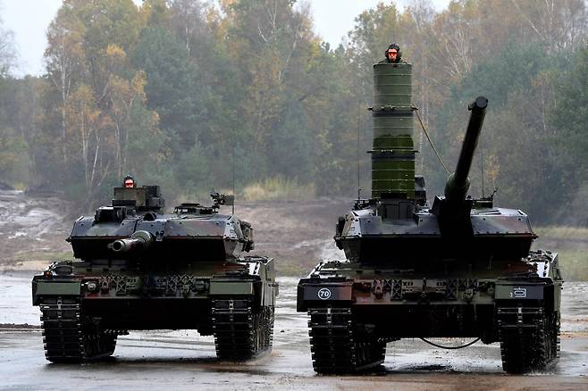 독일 북부 도시 뮌스터 군사훈련 기지에서 열린 한 군사훈련에 참여한 독일군 레오파르트2 A7 모델 전차의 모습. (자료사진) [연합]