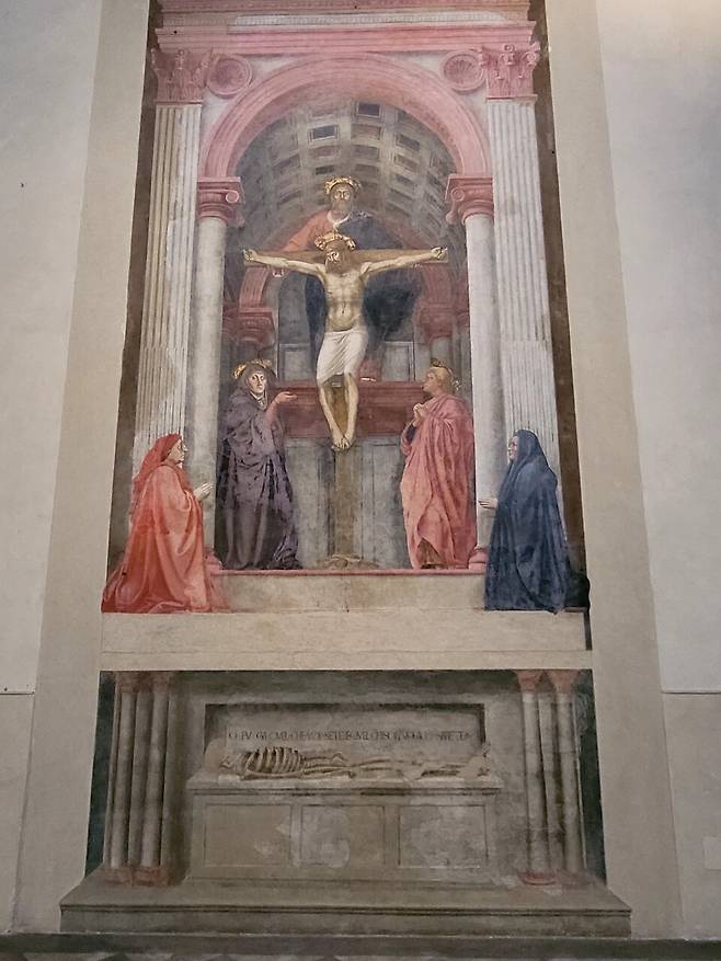 르네상스 시대에 원근법을 사용한 최초의 그림인 마사초의 '성 삼위일체'