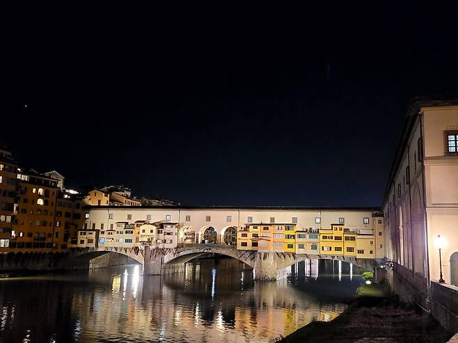 피렌체 베키오 다리의 야경
