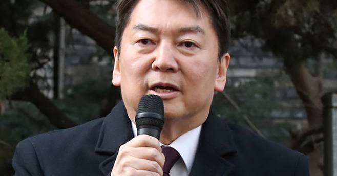 국민의힘 당권주자인 안철수 의원이 2일 오전 서울 여의도 국민의힘 중앙당사 앞에서 열린 출정식에 참석해 발언하고 있다. 뉴시스